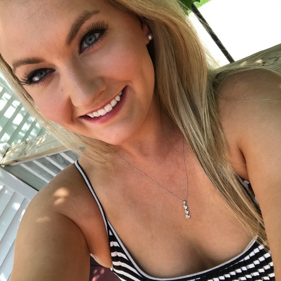 Meet your Posher, Ariel - Picture 1 of 1